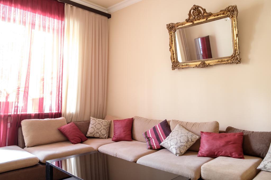 Apartment On Hanrapetutyan Street Erevan Exterior foto