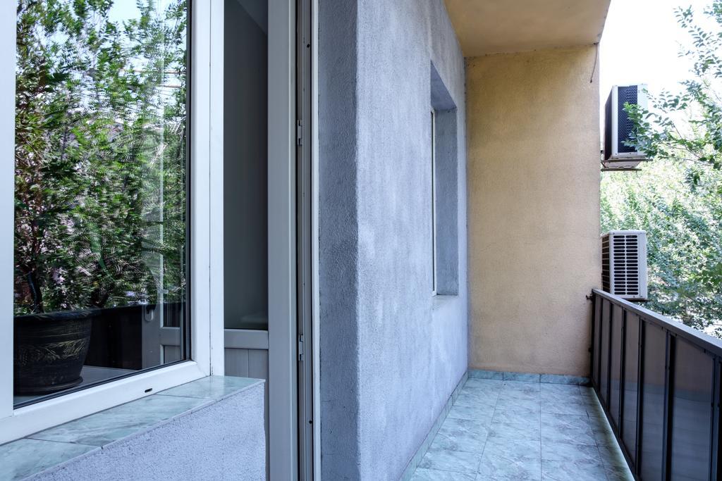 Apartment On Hanrapetutyan Street Erevan Exterior foto